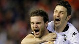 David Villa gratuliert Juan Mata (links) zu seinem Blitz-Tor für Valencia