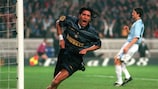 Iván Zamorano dopo aver portato in vantaggio l'Inter contro la Lazio nella finale di Parigi del 1998
