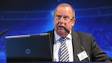 Michel D'Hooghe, der Vorsitzende der Medizinischen Kommission von UEFA und FIFA