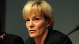 Vera Pauw is to step down