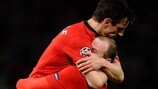 Wayne Rooney junto a Gary Neville (Manchester United FC)