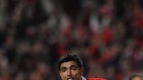 Óscar Cardozo struck twice from the spot to turn the first leg Benfica's way