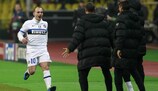Sneijder strike takes Inter into semis