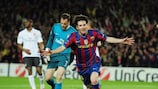 Lionel Messi émerveille non seulement les fans mais aussi des joueurs comme Xavi, son coéquipier du Barça