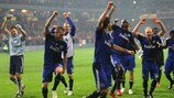 Os jogadores do Hamburgo comemoram a passagem às meias-finais