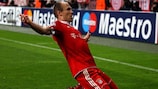 Arjen Robben festeja o único golo do encontro