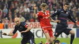 Sortie d'Hugo Lloris (Olympique Lyonnais) dans les pieds de Thomas Müller (FC Bayern München)