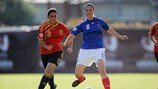 France's goalscorer Léa Le Garrec vies with Ana Buceta of Spain