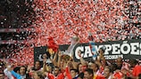 Benfica players celebrate with the trophy after their victory against Rio Ave