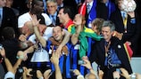 Wesley Sneijder e José Mourinho festejam o triundo do Inter em 2010