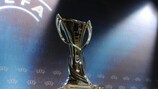 O troféu da nova UEFA Champions League Feminina foi apresentado no sorteio