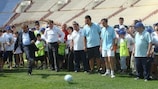UEFA-Präsident Michel Platini besuchte eine Open-Fun-Fußballschule in Tbilisi