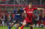 Twente push champions Inter to the limit