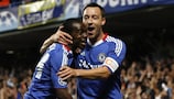 Gaël Kakuta y John Terry festejan el primer tanto del Chelsea