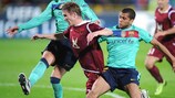 La faute de Daniel Alves sur Vitali Kaleshin à permis au Rubin d'inscrire un penalty contre Barcelone