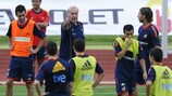 The UEFA•technician speaks to Spain's FIFA World Cup-winning coach Vicente del Bosque
