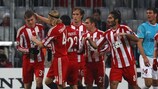 Игроки "Баварии" празднуют очередной гол в ворота ЧФР