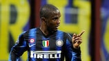 Samuel Eto'o saboreia o momento, após ter apontado o seu segundo golo e quarto do Inter