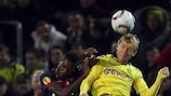 Siaka Tiéné (Paris Saint-Germain FC) à la lutte avec Jakub Blaszczykowski (Borussia Dortmund)