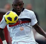 Gaby Mudingayi in action for Bologna