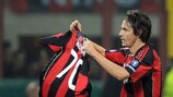 Filippo Inzaghi con su camiseta con el número 70