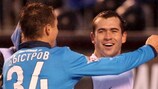 Vladimir Bystrov et Aleksandr Kerzhakov (FC Zenit St. Petersburg) s'apprêtent à recevoir Anderlecht