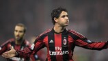 Pato celebrando el primer gol para el Milan