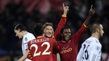 Francesco Totti comemora depois de consumar a reviravolta da Roma