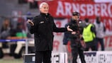 Claudio Ranieri (AS Roma) da instrucciones a sus jugadores
