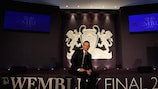 Gary Lineker stellt das Endspiel-Design der UEFA Champions League vor