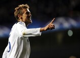 Peter Crouch wants Spurs to finish top of Group A