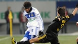 Betão (FC Dynamo Kyiv) tente de résister à un tacle moldave