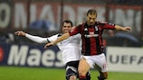 Mathieu Flamini (AC Milan) essaie d'éviter le tacle de Sandro (Tottenham Hotspur FC)