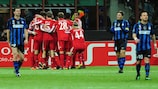 O Bayern comemora o golo vitorioso de Mario Gomez já nos instantes finais