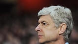 O treinador do Arsenal, Arsène Wenger, foi suspenso das competições da UEFA por um jogo