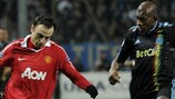 Charles Kaboré (Olympique de Marseille) aux prises avec Dimitar Berbatov (Manchester United FC)