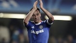 John Terry aplaude os adeptos do Chelsea