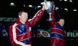 Alex Ferguson (à esquerda) com o adjunto Archie Knox depois do triunfo do Aberdeen na Taça dos Vencedores das Taças de 1983