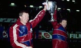 Alex Ferguson (izquierda) con su asistente Archie Knox después de que el Aberdeen ganara la Recopa de la UEFA de 1983