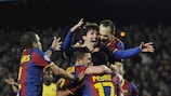 Os jogadores do Barcelona comemoram o segundo golo de Lionel Messi ao Arsenal