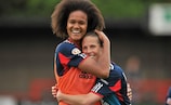 Wendie Renard und Sabrina Viguier bejubeln den Sieg Lyons über Arsenal