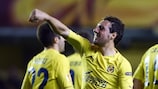 Santi Cazorla sauda os adeptos do Villarreal depois de marcar frente ao Leverkusen
