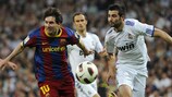 Raúl Albiol pelea con Lionel Messi