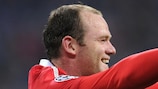 Wayne Rooney fez o segundo golo do United em Gelsenkirchen