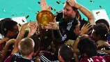 O Schalke festeja a conquista da sua primeira Taça da Alemanha desde 2002