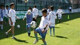 Cerca de 100 niños tuvieron la oportunidad de disfrutar de las actividades celebradas en el estadio Lankaran City