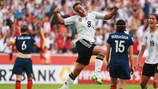 Inka Grings bejubelt ihren ersten Treffer gegen Frankreich