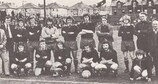 A equipa dos Crusaders de 1973, com Liam Beckett a ser o último da direita na fila da frente