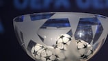 Чаша с шарами для жеребьевки Лиги чемпионов