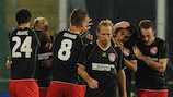 Die Spieler des FC Thun feiern die Führung zum 2:1